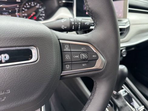 Used 2025 Jeep Compass Limited AWD/4WD image 16