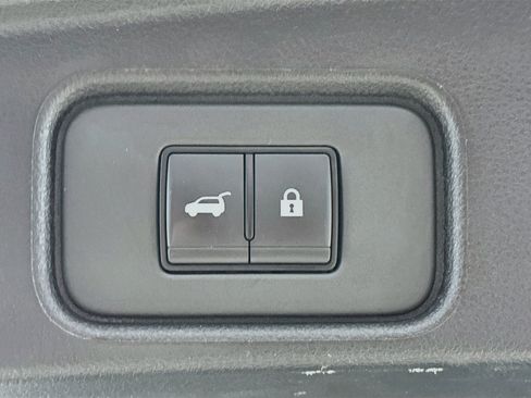 Used 2025 Nissan Pathfinder SV AWD/4WD image 30