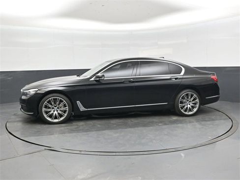 Used 2019 BMW 740i w/ Executive Package image 7