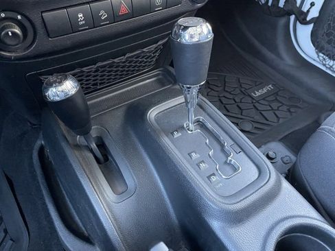 Used 2017 Jeep Wrangler Unlimited Rubicon w/ Connectivity Group image 19