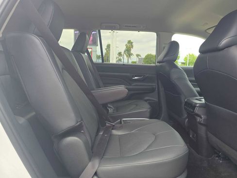 Certified 2025 Toyota Grand Highlander FWD image 12