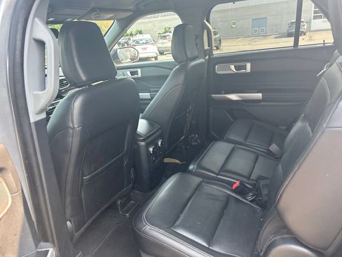 Used 2023 Ford Explorer Limited AWD/4WD image 11