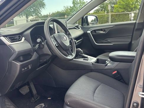Used 2025 Toyota RAV4 XLE AWD/4WD image 7