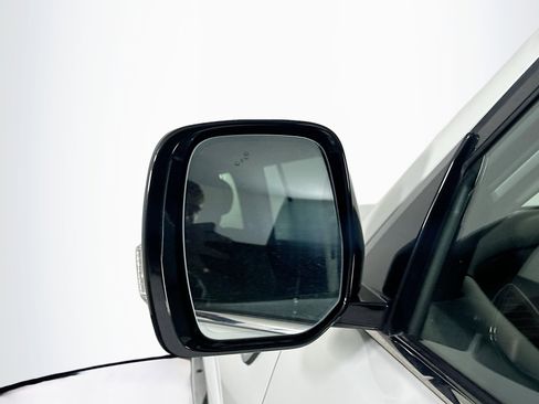 Used 2024 Nissan Armada SL w/ Captain's Chairs Package image 16