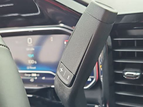 Used 2025 Chevrolet Silverado 2500 LT w/ Convenience Package image 32