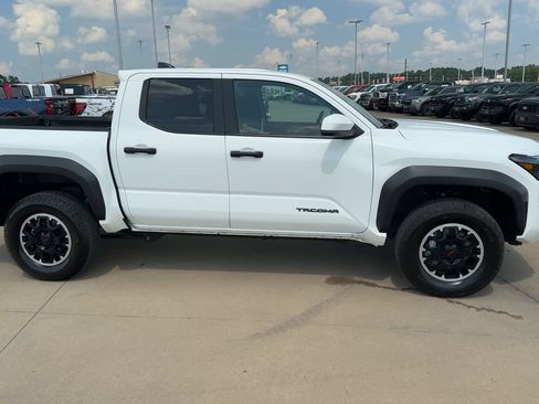 Used 2024 Toyota Tacoma TRD Off-Road AWD/4WD image 2