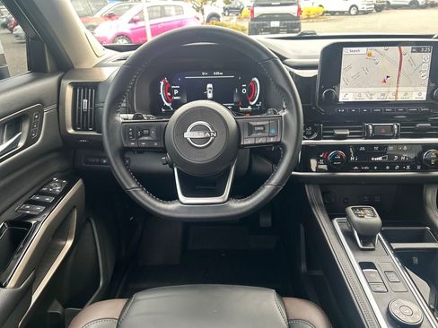 Used 2025 Nissan Pathfinder Platinum w/ Cargo Package image 8