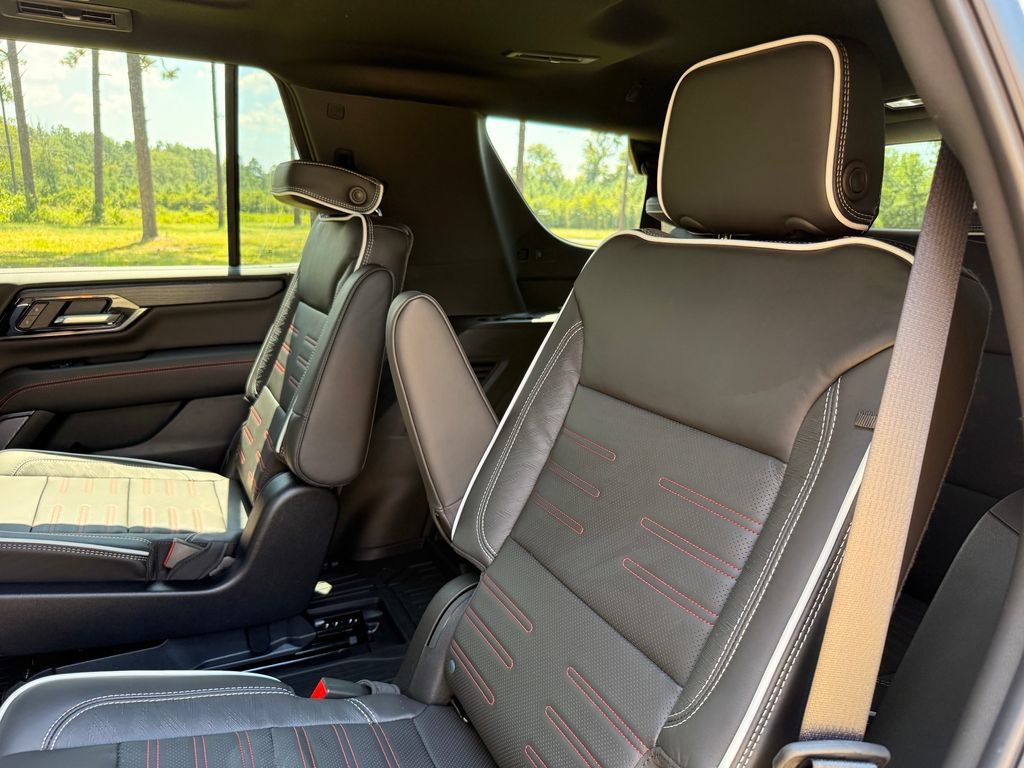 New 2026 GMC Yukon AT4 Ultimate w/ LPO, Floor Liner Package AWD/4WD image 38