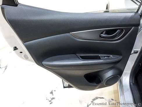 Used 2020 Nissan Rogue Sport S image 23