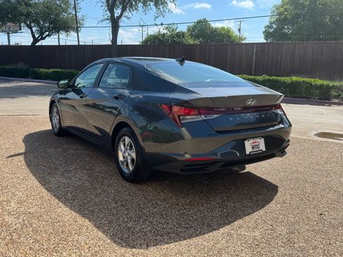 Used 2021 Hyundai Elantra SE FWD image 10