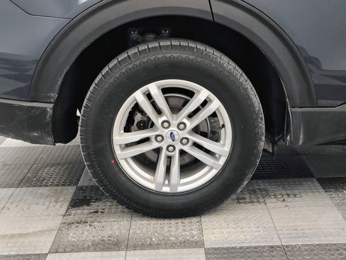 Used 2023 Ford Explorer XLT w/ Equipment Group 202A image 9