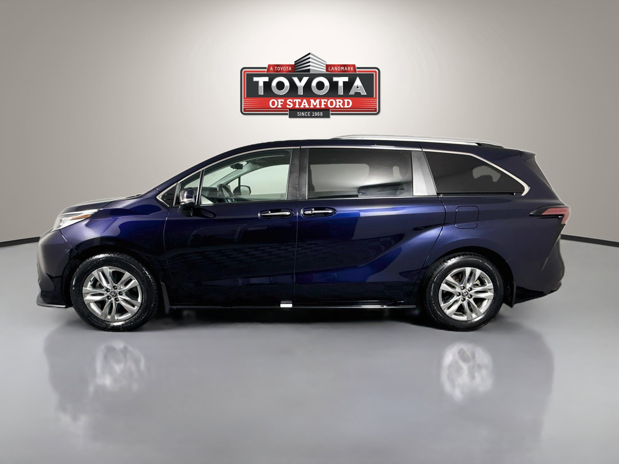 Certified 2024 Toyota Sienna Limited AWD/4WD image 5
