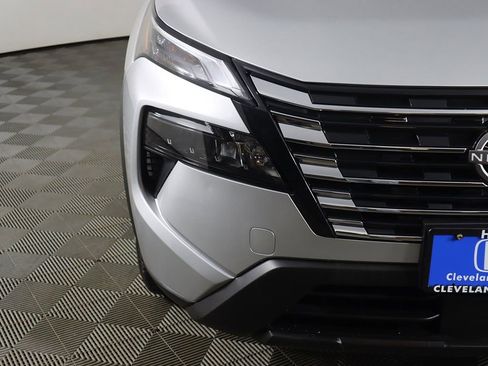 Used 2024 Nissan Rogue SV image 11