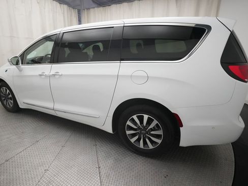 Used 2022 Chrysler Pacifica Limited FWD image 35