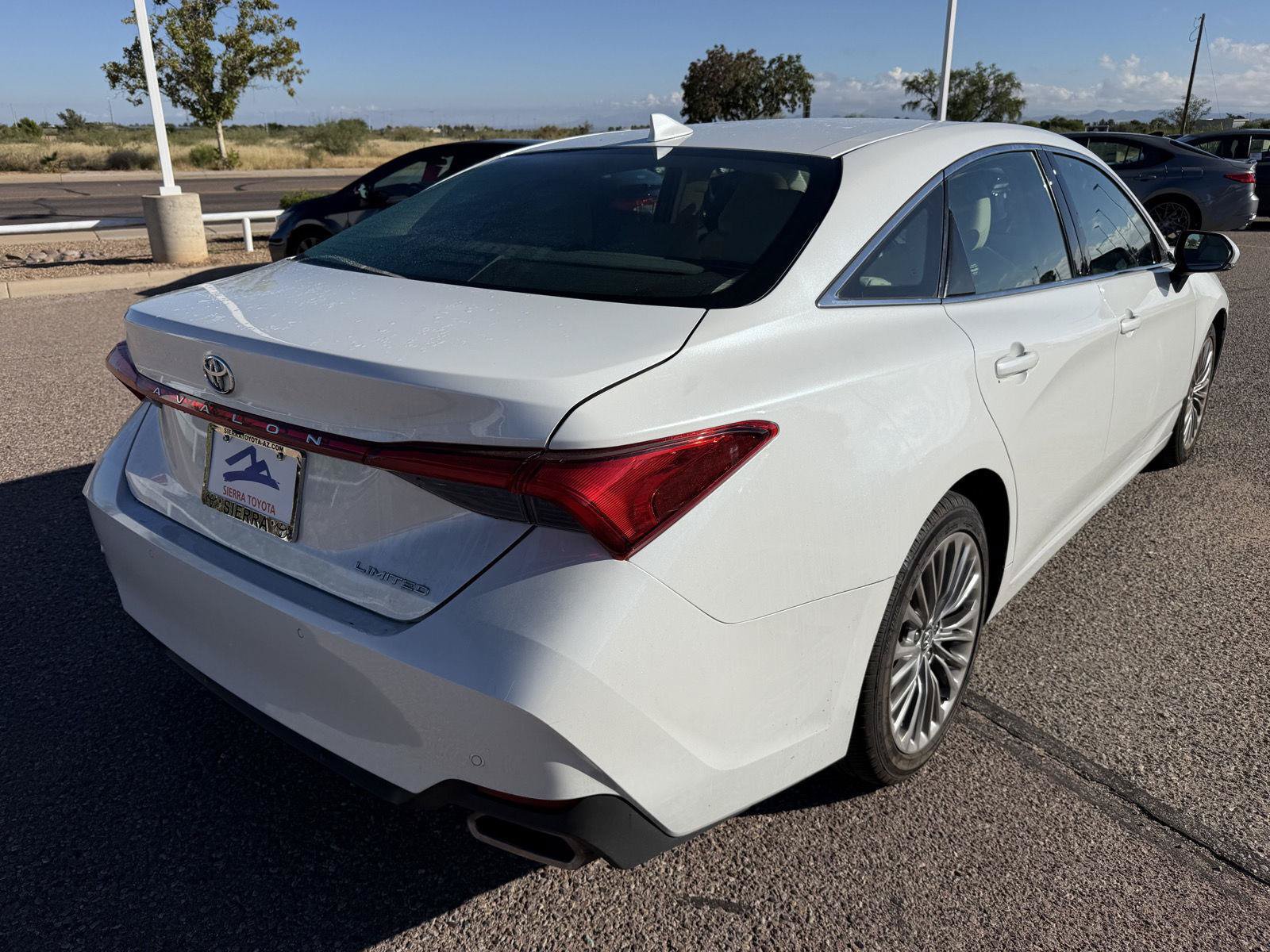 Used 2020 Toyota Avalon Limited w/ Advanced Safety Package FWD image 5