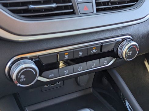 New 2025 Nissan Altima 2.5 SR image 19