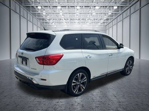 Used 2017 Nissan Pathfinder Platinum FWD image 12