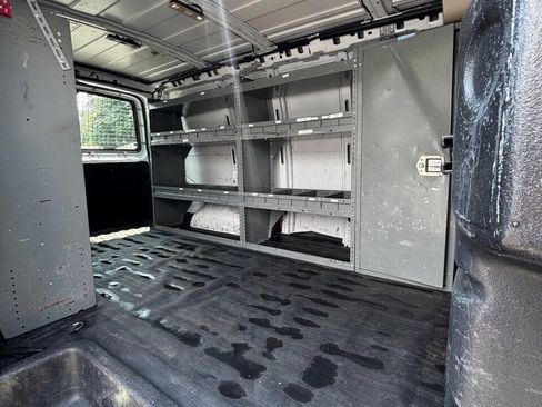 Used 2017 Chevrolet Express 2500 RWD image 17