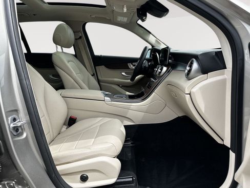 Used 2022 Mercedes-Benz GLC 300 4MATIC image 25