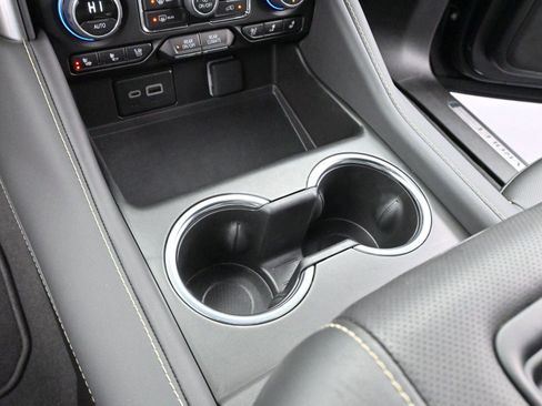 Used 2024 Chevrolet Suburban Premier image 19