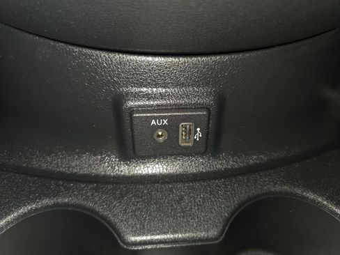 Used 2018 Nissan Versa SV w/ SV Special Edition image 19