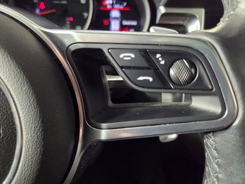 Used 2021 Porsche Macan image 19