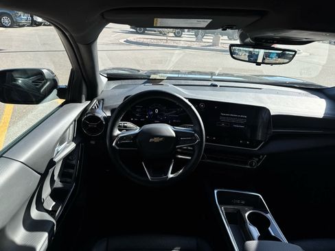 Used 2025 Chevrolet Equinox LT w/ Convenience Package II image 37