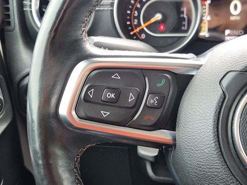 Used 2018 Jeep Wrangler Unlimited Sahara w/ Dual Top Group AWD/4WD image 30