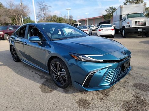 Used 2025 Toyota Camry XSE image 3