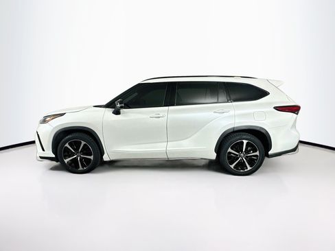 Used 2022 Toyota Highlander XSE AWD/4WD image 4