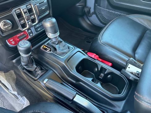 Certified 2022 Jeep Wrangler Unlimited Rubicon w/ Dual Top Group image 28