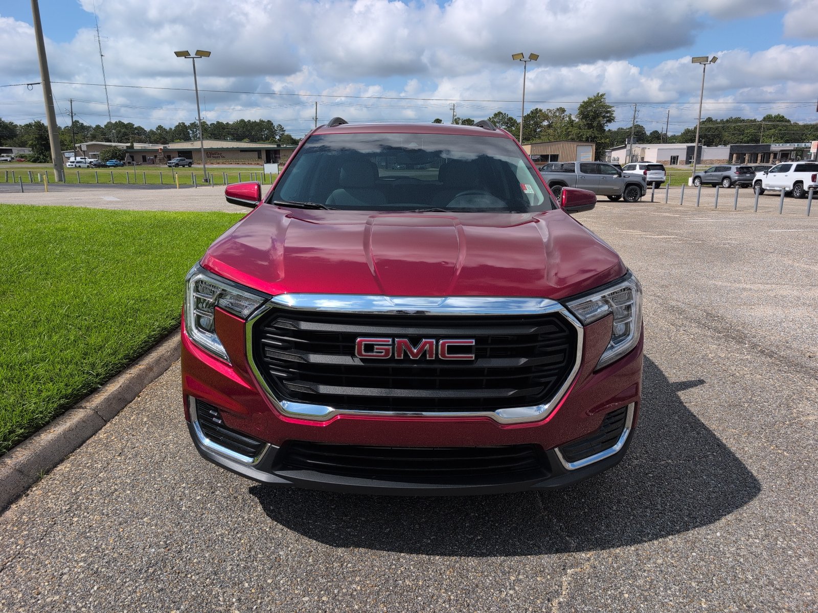 Used 2024 GMC Terrain SLE w/ Driver Convenience Package FWD image 1