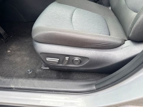 Used 2025 Toyota RAV4 XLE AWD/4WD image 15