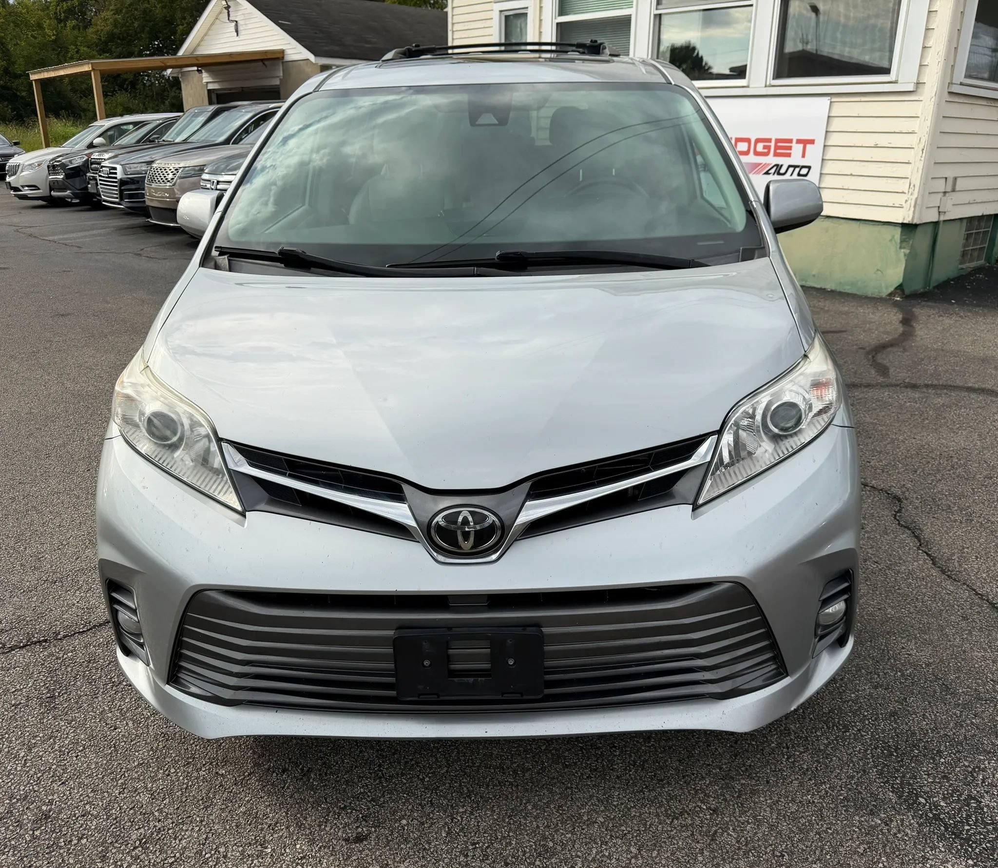 Used 2019 Toyota Sienna XLE Premium w/ Carpet Mat Package AWD/4WD image 4