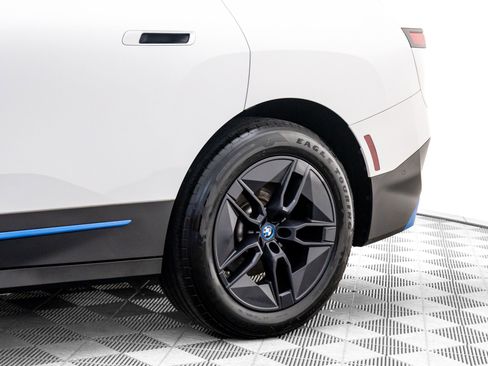 Used 2024 BMW iX xDrive50 w/ Convenience Package image 33