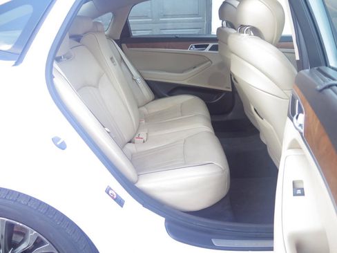 Used 2015 Hyundai Genesis 3.8 w/ Option Group 04 image 21