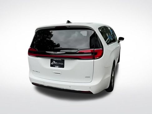 Used 2023 Chrysler Pacifica Touring-L AWD/4WD image 13