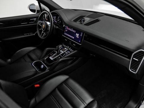 Used 2023 Porsche Cayenne image 42