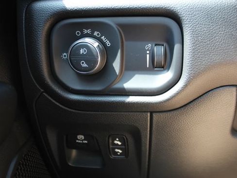 Used 2023 RAM 1500 Big Horn AWD/4WD image 21