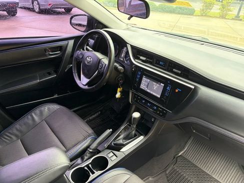 Used 2019 Toyota Corolla SE FWD image 4