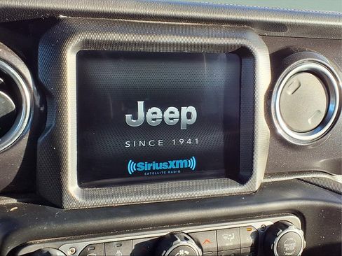 Used 2022 Jeep Wrangler Unlimited Rubicon w/ Trailer Tow Package AWD/4WD image 11