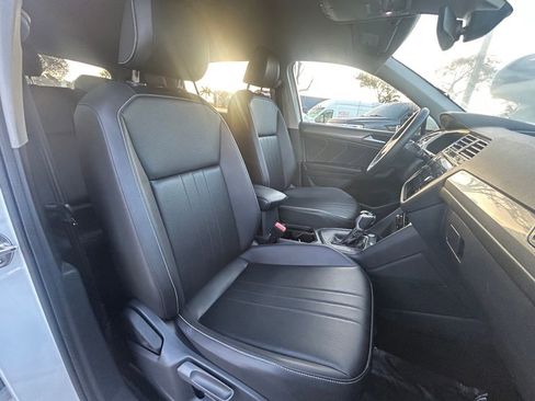 Used 2024 Volkswagen Tiguan SE image 20