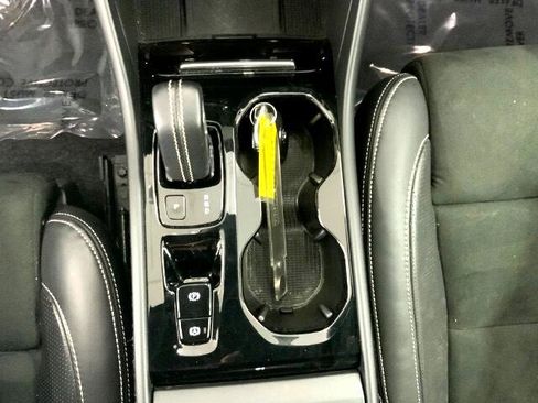 Used 2020 Volvo XC40 T5 R-Design image 15