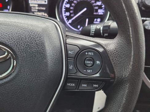 Used 2018 Toyota Camry LE FWD image 25