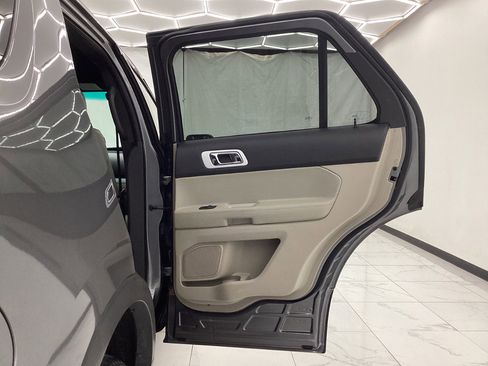 Used 2013 Ford Explorer XLT image 25