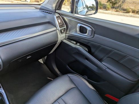 Used 2023 Kia Sorento SX image 23