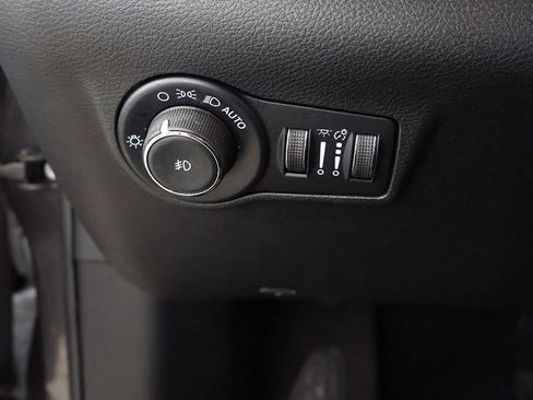 Used 2022 Jeep Compass Latitude w/ Convenience Group image 32