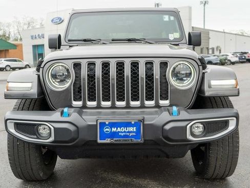 Used 2023 Jeep Wrangler Unlimited Sahara w/ Cold Weather Group AWD/4WD image 3