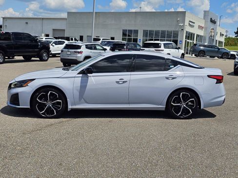 Used 2024 Nissan Altima 2.5 SR w/ SR Premium Package FWD image 12
