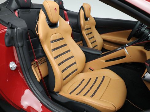 Certified 2024 Ferrari Roma Spider image 20